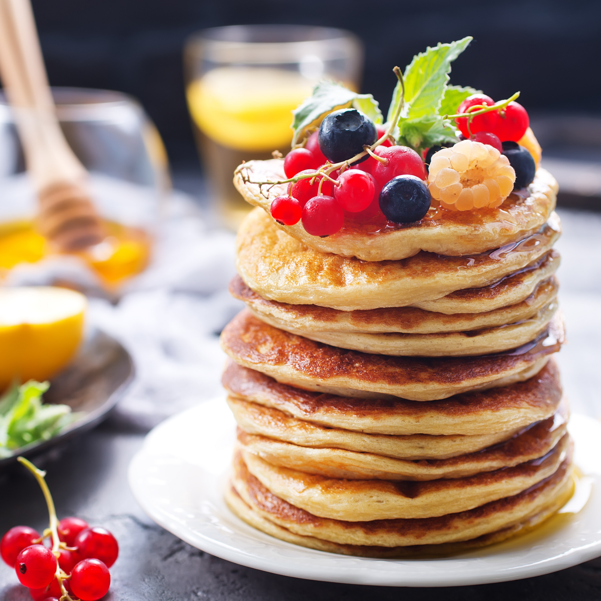 MonkVee is making breakfast fluffy again!  Have you been craving those classic, delicious fluffy pancakes? This Fluffy Low Carb Protein Pancake recipe is a sure way to beat those cravings in the healthiest way possible. We cut down on the carbs by using M